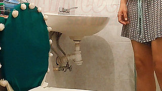 SEXY MATURE CUTE TITS SHOWS OFF WITHOUT PANTIES AND BRA