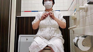 A Married Woman Masturbates While Holding Back Her Voice in the Restroom of a Shop so as Not to Be Seen.