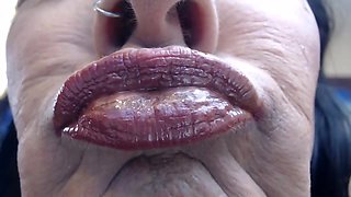 Vibrator gold sheen supah pink hole close up