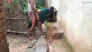 Hot Indian Wife Fucks Husband in Morning - Desi Couple Sex