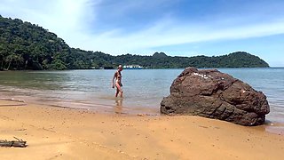 HUMP ON THE BEACH - SULTRY SMOOCHES, FELLATIO AND POPSHOT WITH LIL SPANISH COUGAR