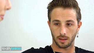 Realityjunkies - blondie babysitter seizes the chance to suck and rail a pulsing knob