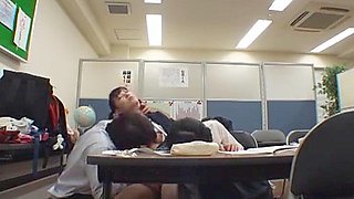 He puts her to sleep and touches her body one after another, thrusting into her and cumming inside her.