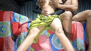 Desi village ki bhabhi ki raat ko ki chudai