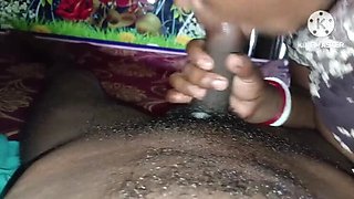 Desi Bhabhi Shows Her Giant Tits and Big Ass in Homemade Indian Sex