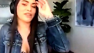 Solo girls masturbate until orgasm for