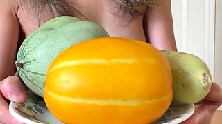 Amateur webcam girl fingering pussy and cum