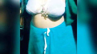 Bhabhi bra cleavage