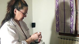 Peccatrici Produzioni featuring chippie's milf handjob porn