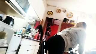 Housewife without panties shows her pussy to the technical